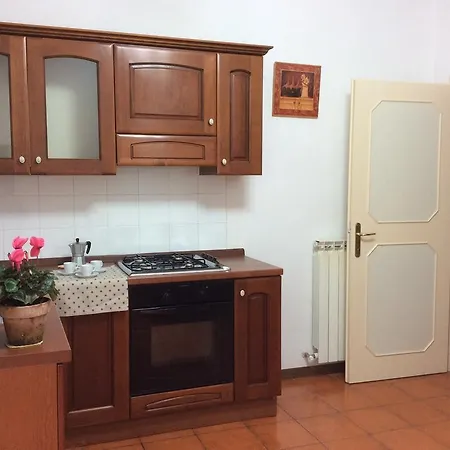 Piazza Santa Chiara Apartment *
