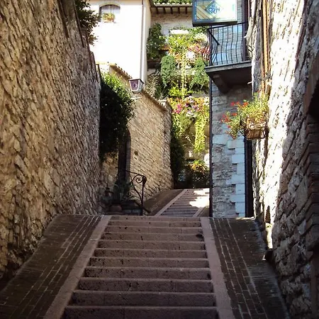 Piazza Santa Chiara Apartment