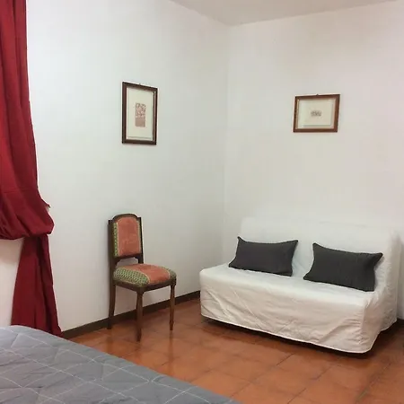 Piazza Santa Chiara *