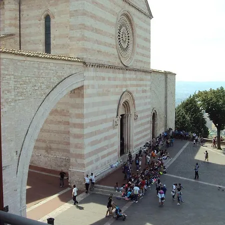 Piazza Santa Chiara * Assisi