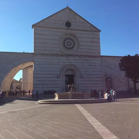 Piazza Santa Chiara * Assisi