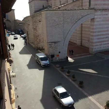 Piazza Santa Chiara *