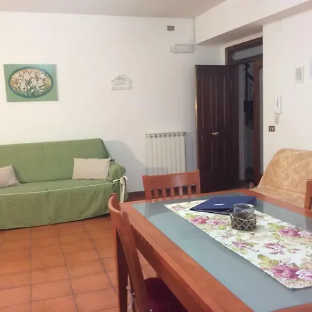 Piazza Santa Chiara Apartment
