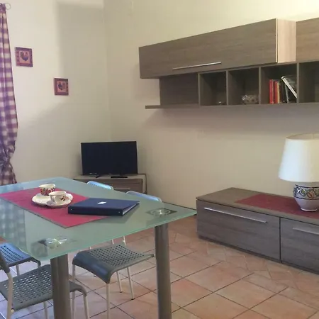 Piazza Santa Chiara Apartment *