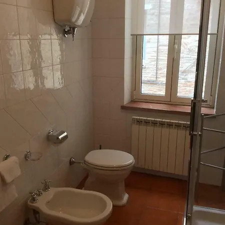 Piazza Santa Chiara Apartment *